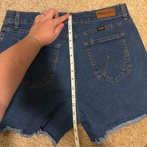 Wrangler Women's Classic Blue Jean Shorts - Picture 5 of 6
